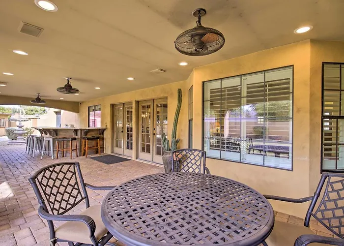 Holiday home 11 Mi To Phoenix: Group Escape W/ Patio & Bar! Tempe