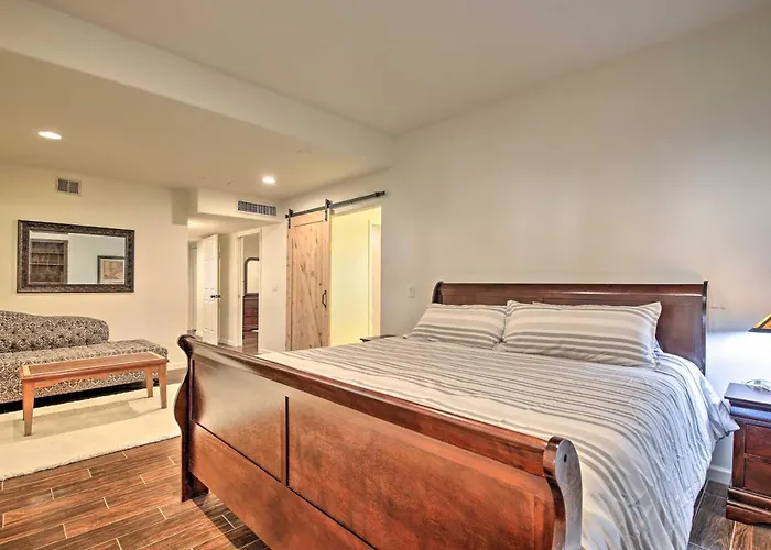 11 Mi To Phoenix: Group Escape W/ Patio & Bar! Tempe