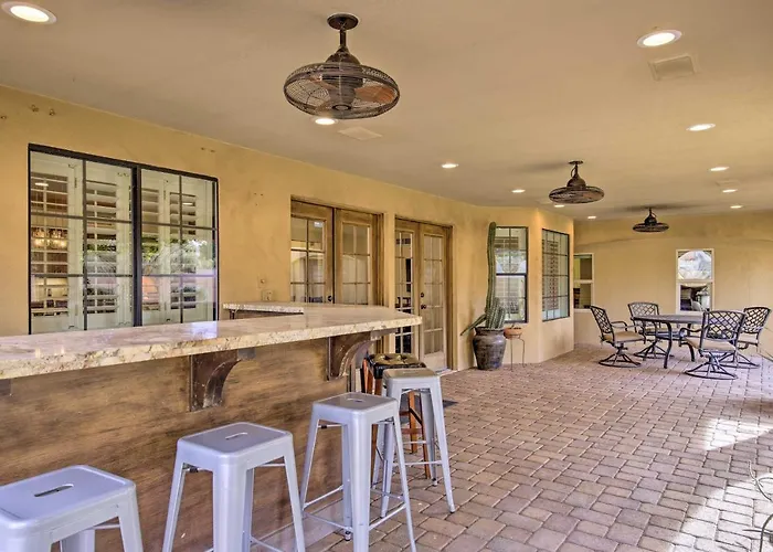 11 Mi To Phoenix: Group Escape W/ Patio & Bar! Tempe