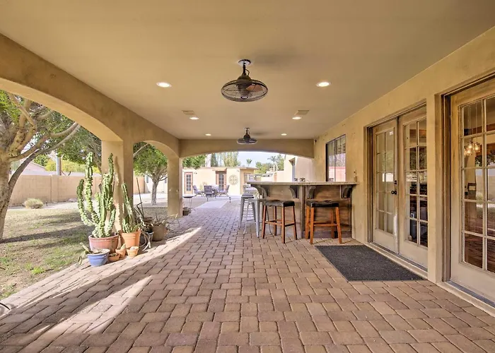 11 Mi To Phoenix: Group Escape W/ Patio & Bar!