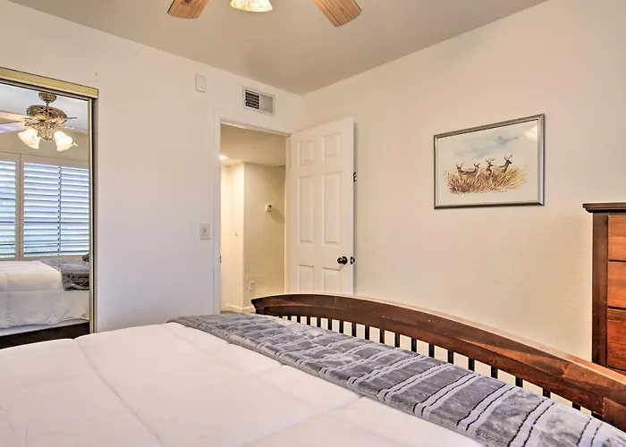 11 Mi To Phoenix: Group Escape W/ Patio & Bar! Holiday home Tempe
