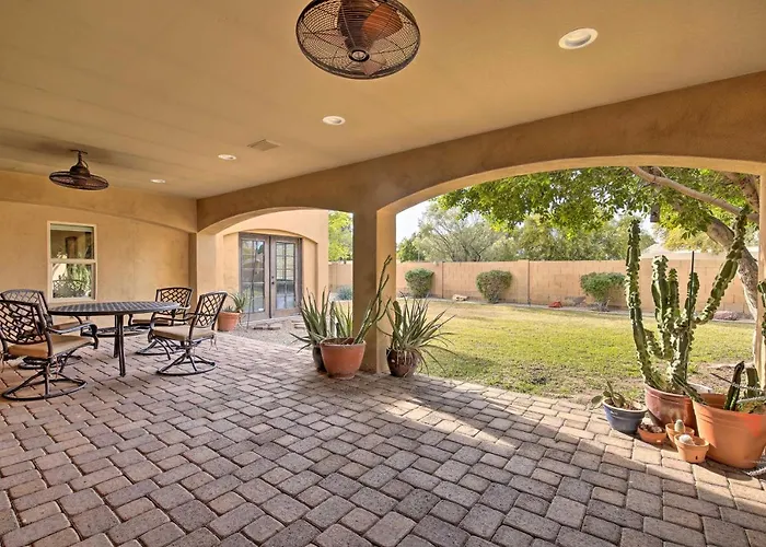 Ferienhaus 11 Mi To Phoenix: Group Escape W/ Patio & Bar!